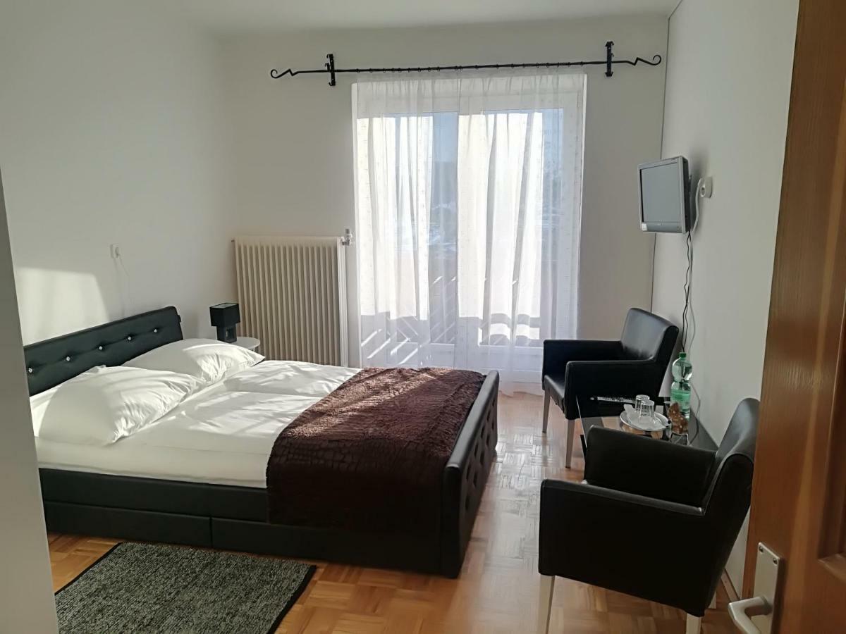 Privatzimmer Dimitrova อุลริสแบร์ก ภายนอก รูปภาพ